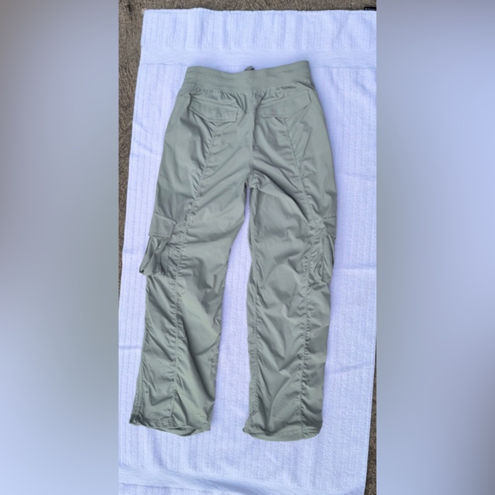 Lululemon NWOT Dance Studio Cargo Pants Palm Court Sage Green Small 4 6 - Picture 5 of 6